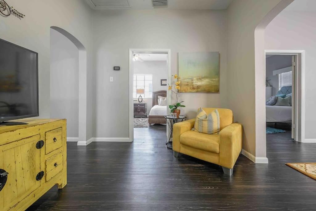 No Ho Yellow Door Bungalow Tampa Exteriör bild