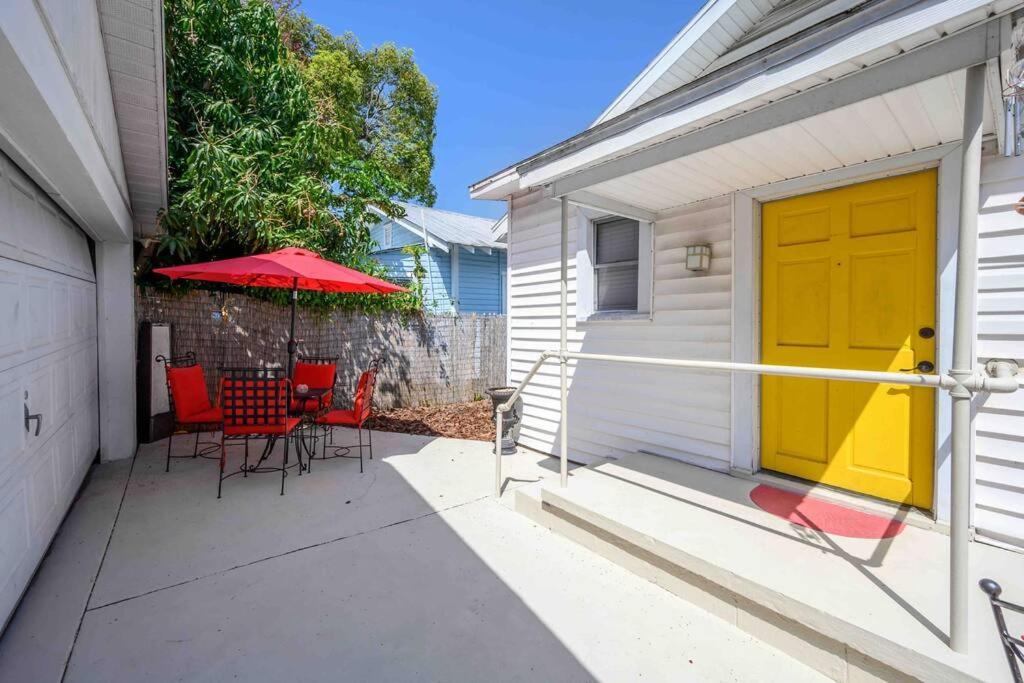 No Ho Yellow Door Bungalow Tampa Exteriör bild